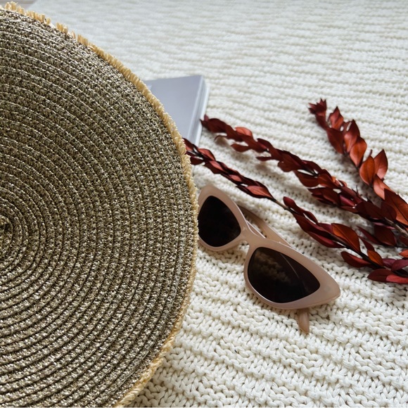 Shine Round Woven Boho Crossbody Bag | SUNGLASSES NOT INCLUDED - Picture 2 of 3